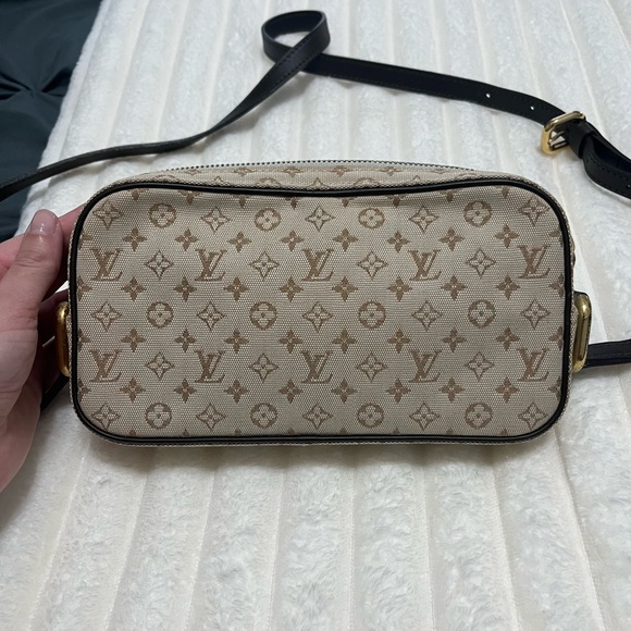 Louis Vuitton Beige and Brown Monogram Shoulder Bag - Picture 3 of 11